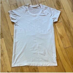 Lululemon Athletica White Short Sleeved Swiftly Tech Tee Shirt size ten (10)